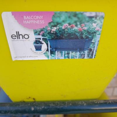 Metal greenhouse frame / Shelf with planters