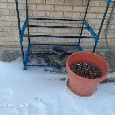 Metal greenhouse frame / Shelf with planters