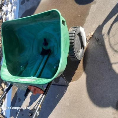 Scott's Mini Turf Builder Broadcast spreader 5,000 SQ foot