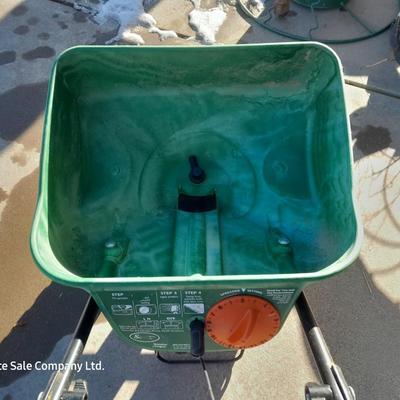 Scott's Mini Turf Builder Broadcast spreader 5,000 SQ foot