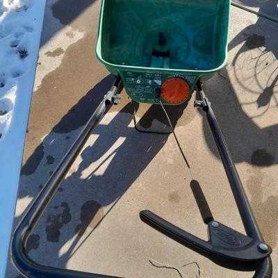 Scott's Mini Turf Builder Broadcast spreader 5,000 SQ foot