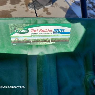 Scott's Mini Turf Builder Broadcast spreader 5,000 SQ foot