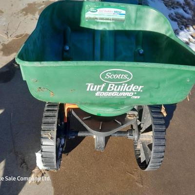 Scott's Mini Turf Builder Broadcast spreader 5,000 SQ foot
