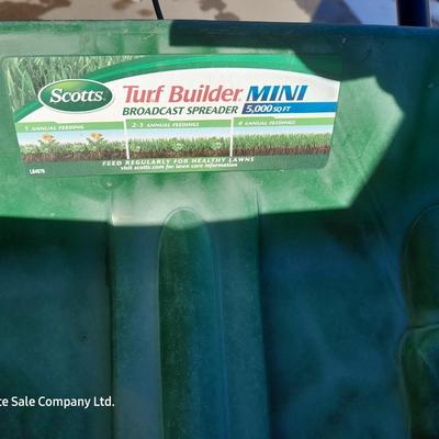 Scott's Mini Turf Builder Broadcast spreader 5,000 SQ foot