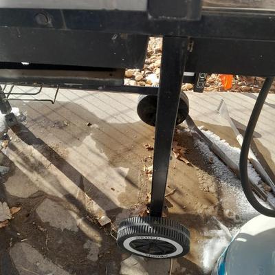 Weber propane grill with 2 propane bottles