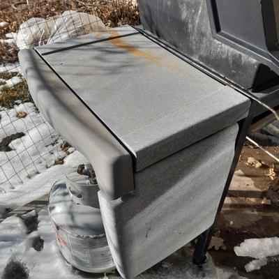 Weber propane grill with 2 propane bottles