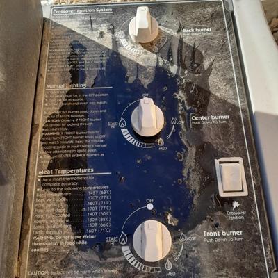 Weber propane grill with 2 propane bottles