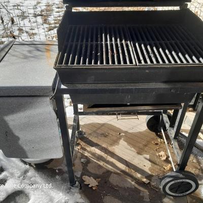 Weber propane grill with 2 propane bottles