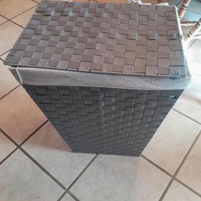 Woven laundry hamper with inside lining bag