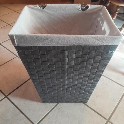 Woven laundry hamper with inside lining bag