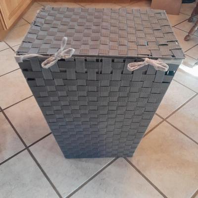 Woven laundry hamper with inside lining bag