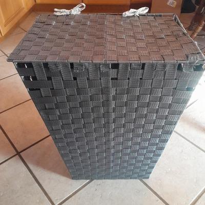 Woven laundry hamper with inside lining bag