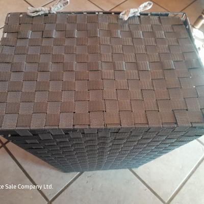 Woven laundry hamper with inside lining bag