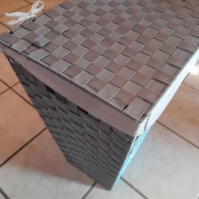 Woven laundry hamper with inside lining bag