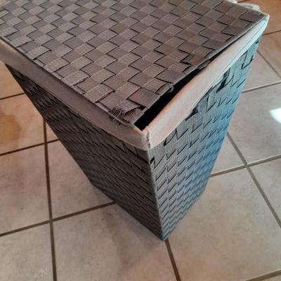 Woven laundry hamper with inside lining bag