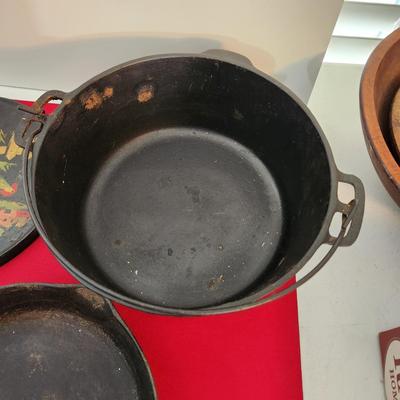 Lot of 5 Vintage Wagner Ware Cast Iron Pot, Pan Griddle Cornbread molds