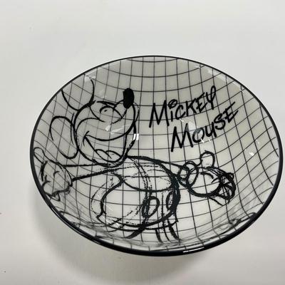 -138- KITCHEN | Mickey Mouse Bowls & Covered Mug