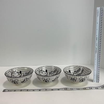 -138- KITCHEN | Mickey Mouse Bowls & Covered Mug