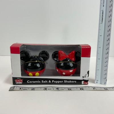 -140- KITCHEN | Mickey & Minnie Mouse Salt & Pepper Shakers In Box