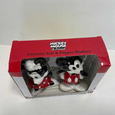 -141- KITCHEN | Mickey & Minnie Mouse Salt & Pepper Shakers