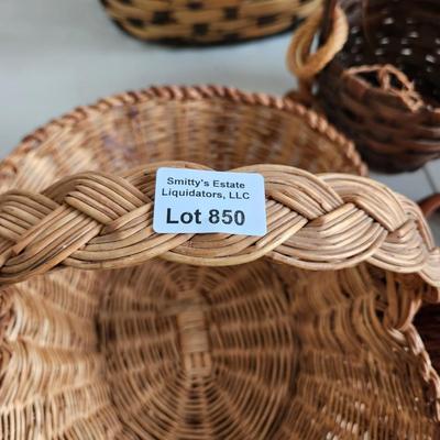 Large lot of Many sizes Baskets