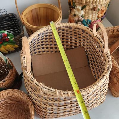 Large lot of Many sizes Baskets