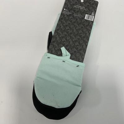 -144- KITCHEN | Mickey Mouse Tray & Oven Mitts