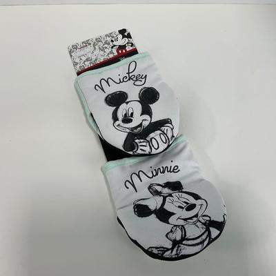 -144- KITCHEN | Mickey Mouse Tray & Oven Mitts