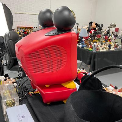 -153- COLLECTIBLE | Disney Mickey Mouse Classic 13â€ Color TV & DVD Player