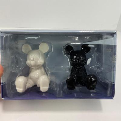 -160- ENESCO | Black & White Mickey Mouse Salt & pepper Shakers NWT