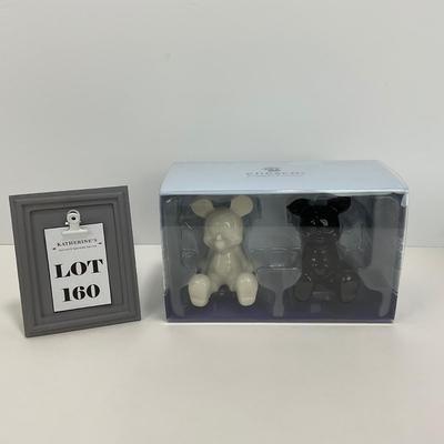 -160- ENESCO | Black & White Mickey Mouse Salt & pepper Shakers NWT