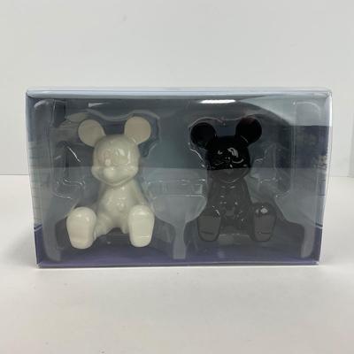 -160- ENESCO | Black & White Mickey Mouse Salt & pepper Shakers NWT