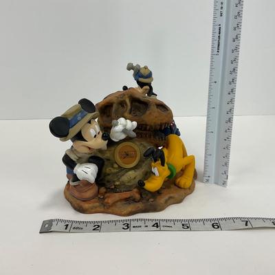 -166- CLOCK | Animal Kingdom â€œBig Dig In The Boneyardâ€ Clock Figure