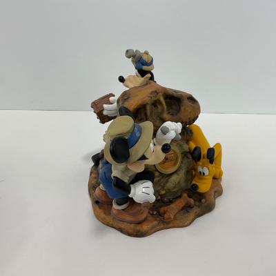 -166- CLOCK | Animal Kingdom â€œBig Dig In The Boneyardâ€ Clock Figure