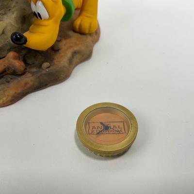 -166- CLOCK | Animal Kingdom â€œBig Dig In The Boneyardâ€ Clock Figure