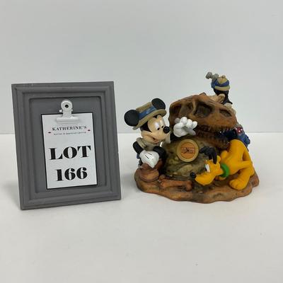 -166- CLOCK | Animal Kingdom â€œBig Dig In The Boneyardâ€ Clock Figure
