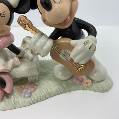 -182- LENOX | Vintage Disney â€œMickeys Sweetheart Serenadeâ€ Figure