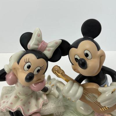 -182- LENOX | Vintage Disney â€œMickeys Sweetheart Serenadeâ€ Figure