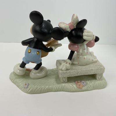 -182- LENOX | Vintage Disney â€œMickeys Sweetheart Serenadeâ€ Figure