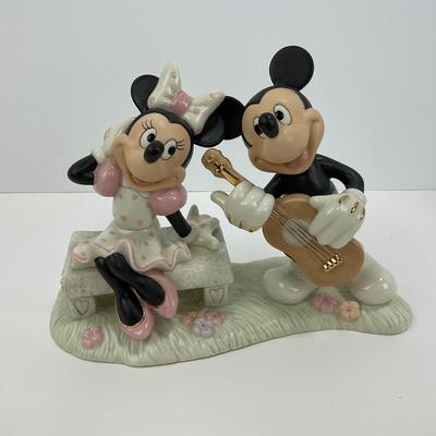 -182- LENOX | Vintage Disney â€œMickeys Sweetheart Serenadeâ€ Figure