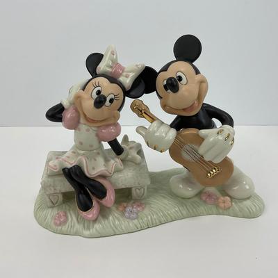 -182- LENOX | Vintage Disney â€œMickeys Sweetheart Serenadeâ€ Figure