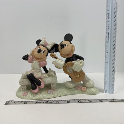 -182- LENOX | Vintage Disney â€œMickeys Sweetheart Serenadeâ€ Figure