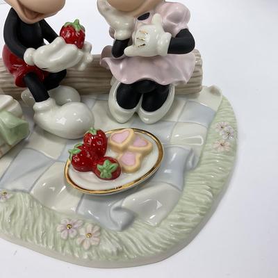 -183- LENOX | Vintage Disney â€œRecipe For Romanceâ€ Figure