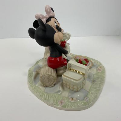 -183- LENOX | Vintage Disney â€œRecipe For Romanceâ€ Figure