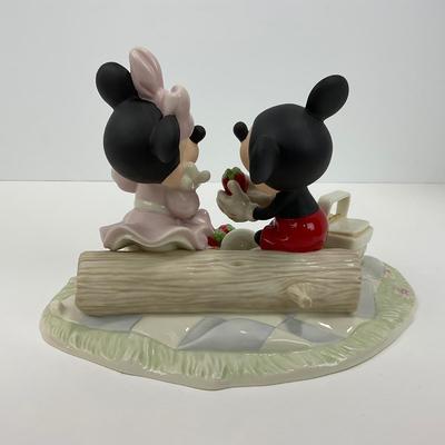-183- LENOX | Vintage Disney â€œRecipe For Romanceâ€ Figure