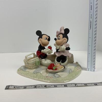 -183- LENOX | Vintage Disney â€œRecipe For Romanceâ€ Figure