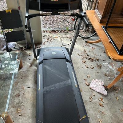 Gold's Gym Trainer 410 Treadmill, never used, working