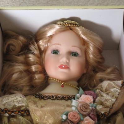 Vintage Seymour Mann Connoisseur Collection Doll , MCMXCIX - NIB COA