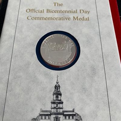 Franklin Mint Official Bicentennial Day Commemorative Coin w paperwork