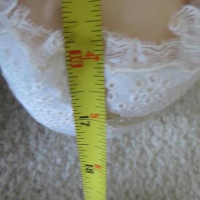 MADAME ALEXANDER VINYL DOLL VICTORIA VINTAGE